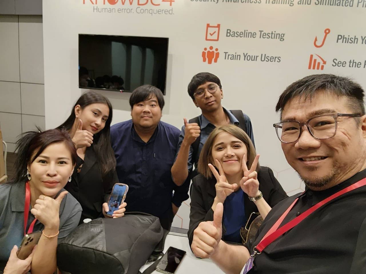 ทีมงาน Monster Connect ร่วมกับ KnowBe ออกบูธงาน CDIC 2023